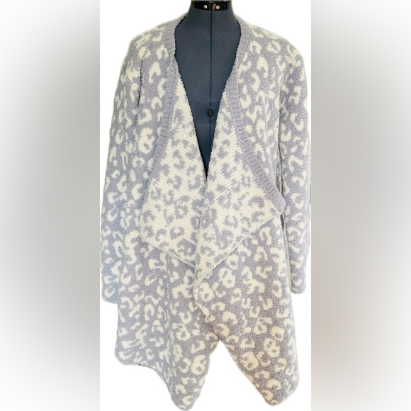 UGG Phoebe Cardigan Wrap Cloudy 
Grey/Lavender Leopard
COZY!
Very Good condition - Picture 2 of 6